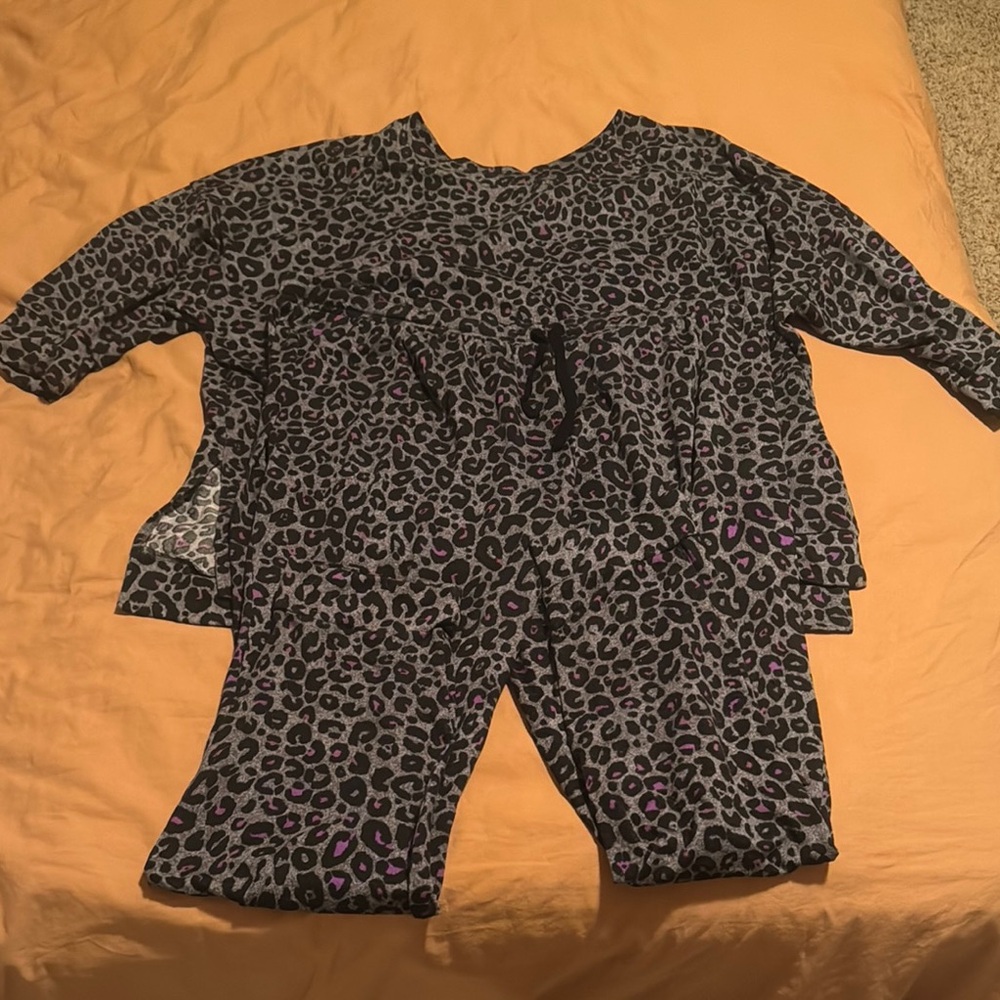 Simply Vera - Leopard Print Women’s Pajamas